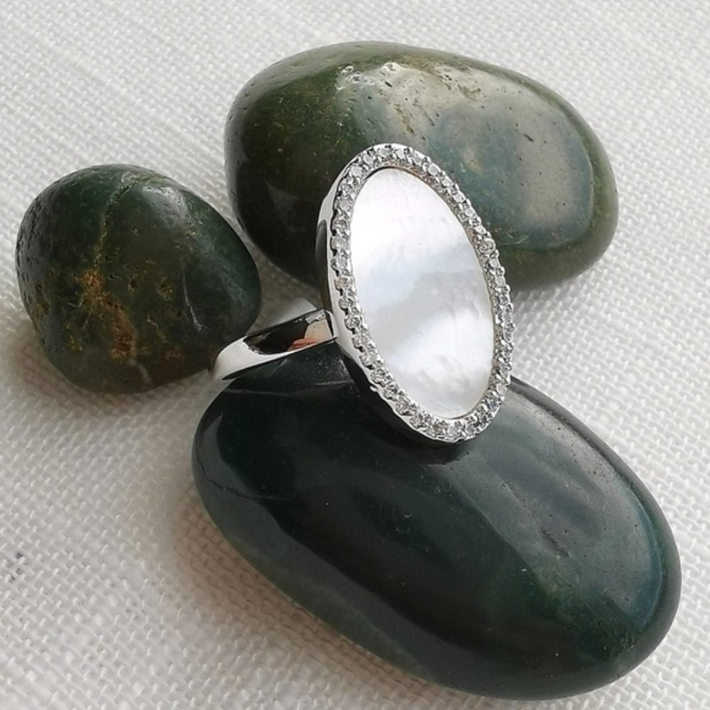 Nwt Mother of Pearl halo cz silver Ring sz 8